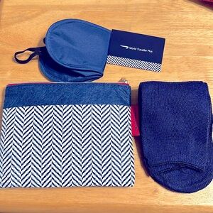 World Traveller Plus Travel Pouch and Kit